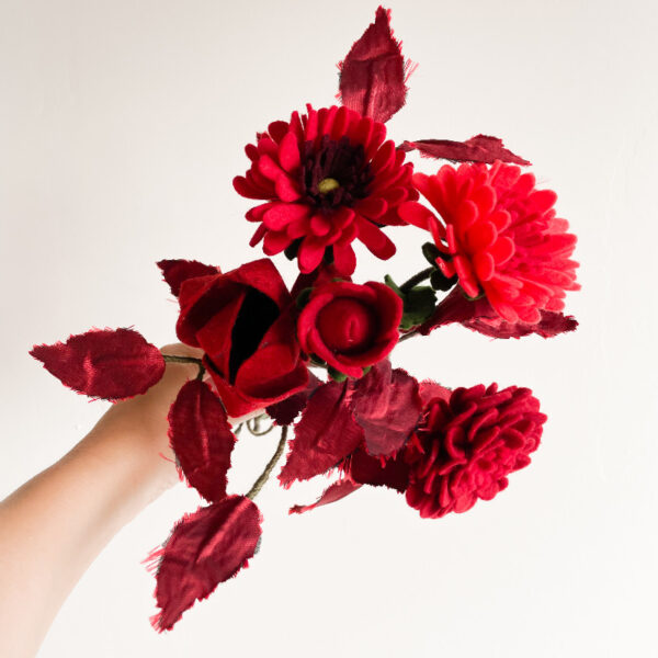 Boeket met rode Viltbloemen - Afbeelding 2